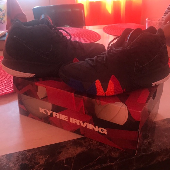 size 8 kyrie 4
